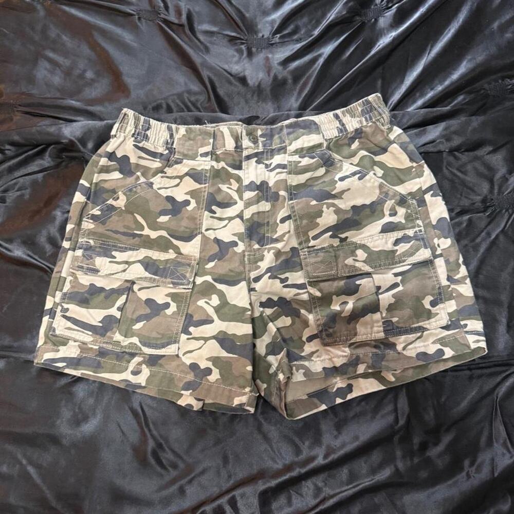Red head camo cargo shorts